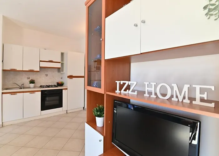 Izzhome Lemon Tree 度假居 普拉