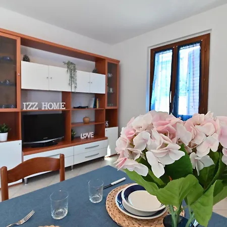 Izzhome Lemon Tree Holiday home Pula